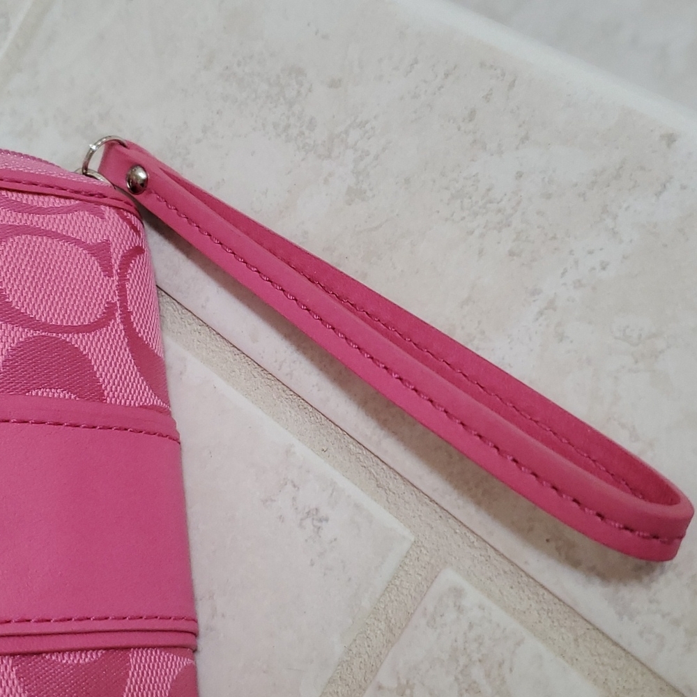 ππ COACH Pink Wrislet Wallet ππ - Picture 3 of 12